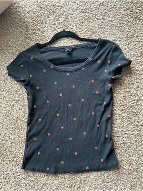 Art class black Short Sleeve Scoop Neck Top with Red Heart Print. Xxl
